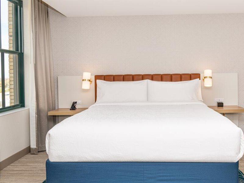 Hilton Garden Inn Flint Downtown エクステリア 写真