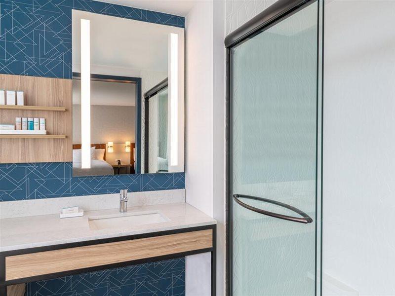 Hilton Garden Inn Flint Downtown エクステリア 写真
