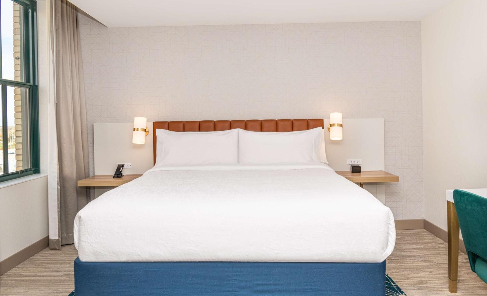 Hilton Garden Inn Flint Downtown エクステリア 写真