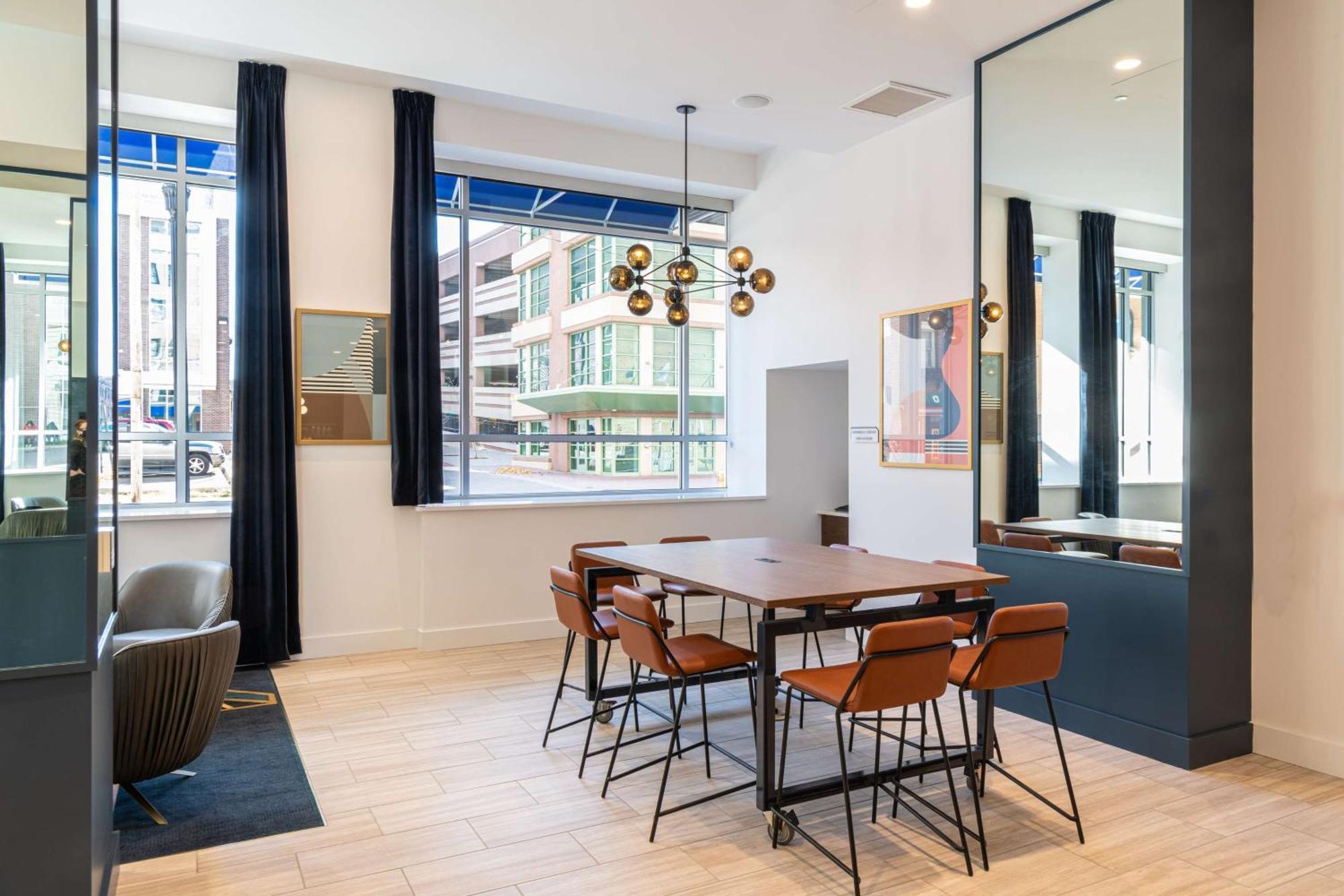 Hilton Garden Inn Flint Downtown エクステリア 写真