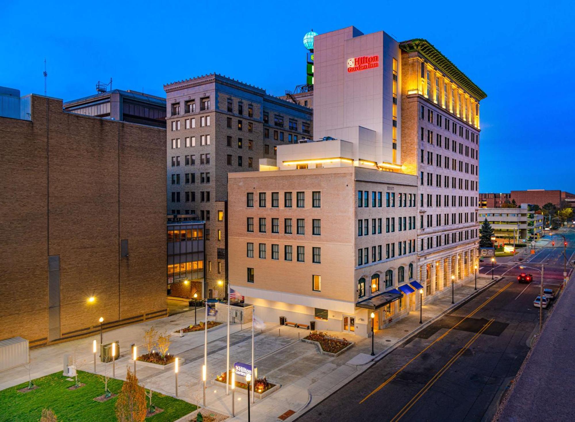 Hilton Garden Inn Flint Downtown エクステリア 写真