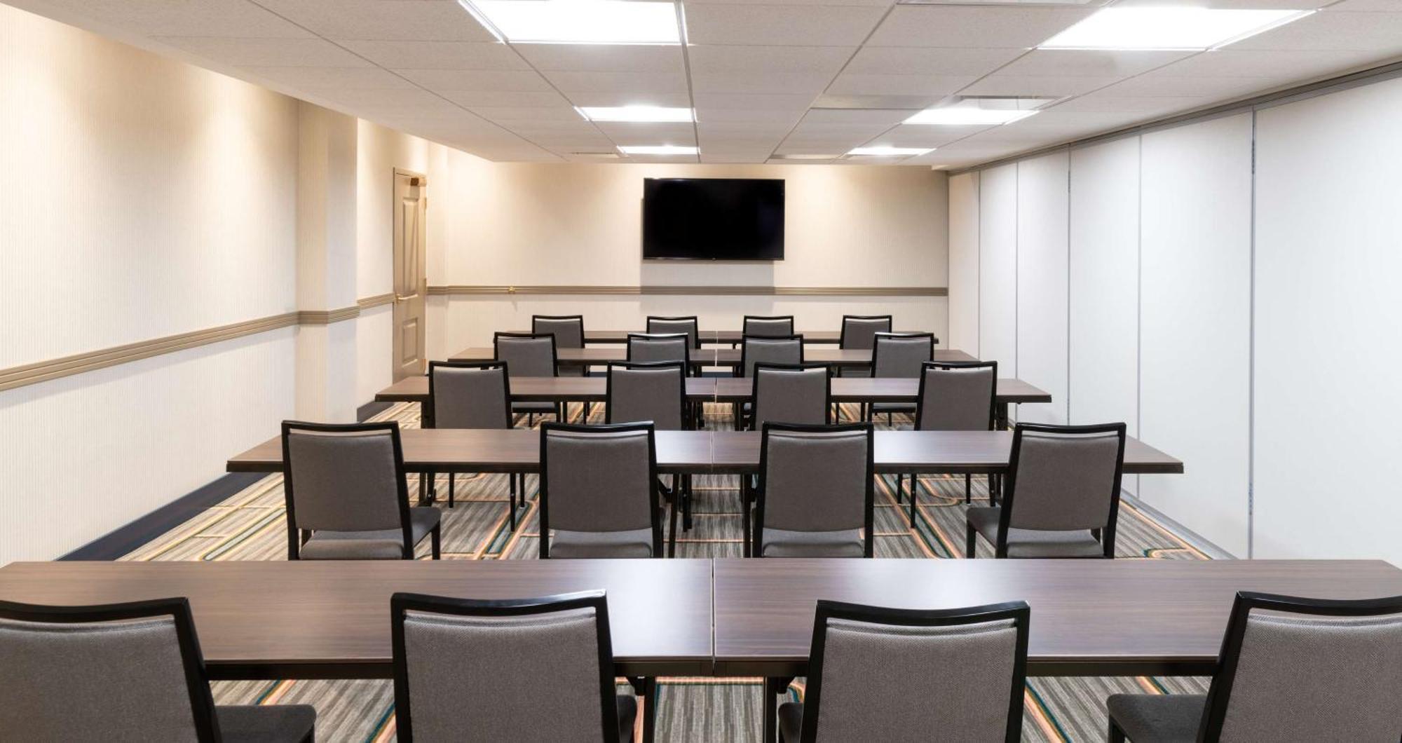 Hilton Garden Inn Flint Downtown エクステリア 写真