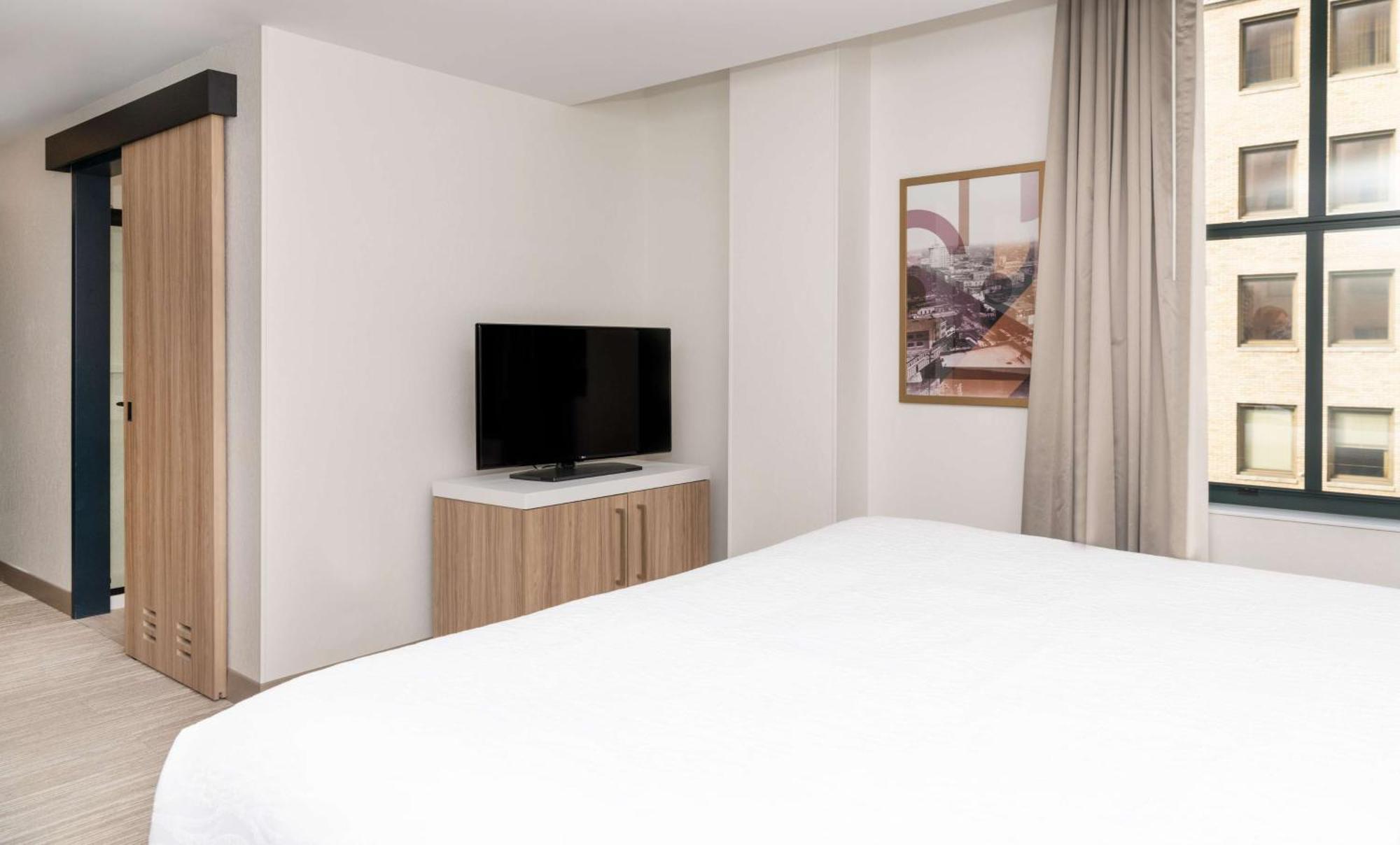 Hilton Garden Inn Flint Downtown エクステリア 写真