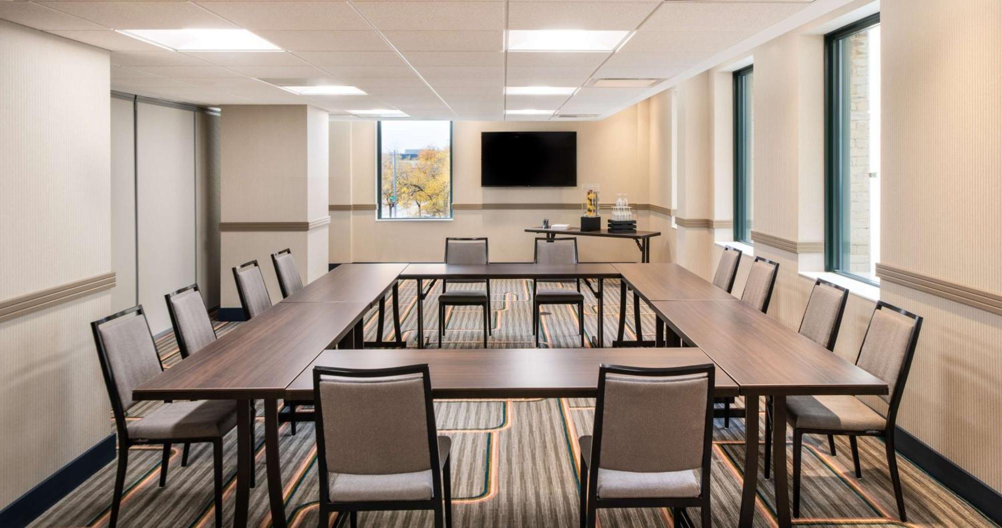 Hilton Garden Inn Flint Downtown エクステリア 写真