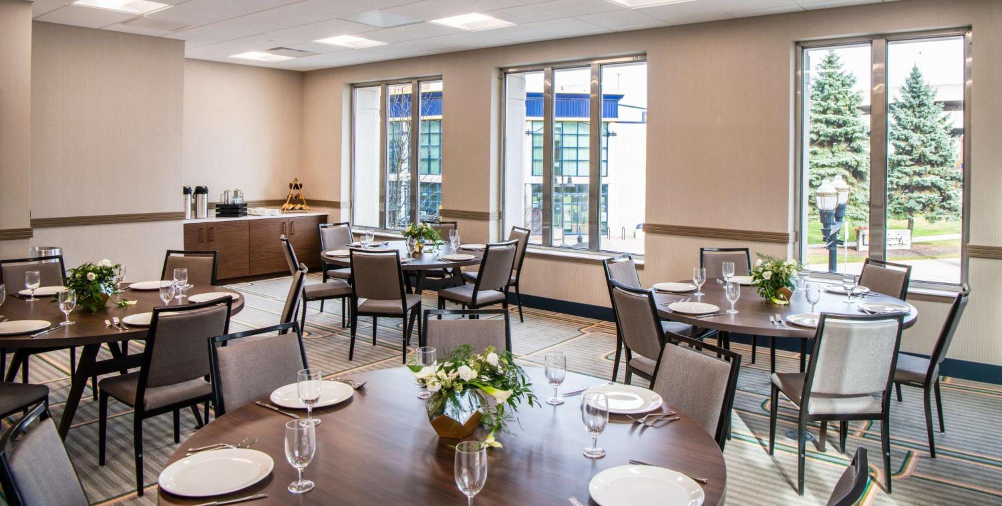 Hilton Garden Inn Flint Downtown エクステリア 写真