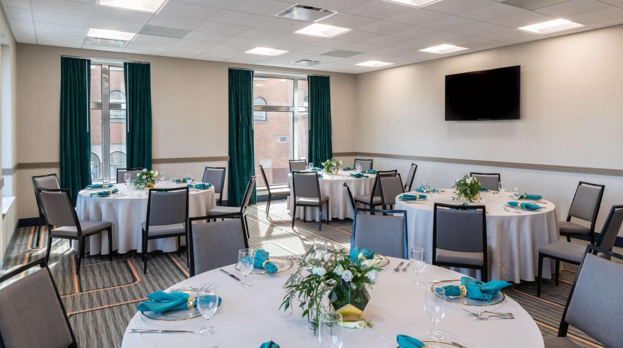 Hilton Garden Inn Flint Downtown エクステリア 写真