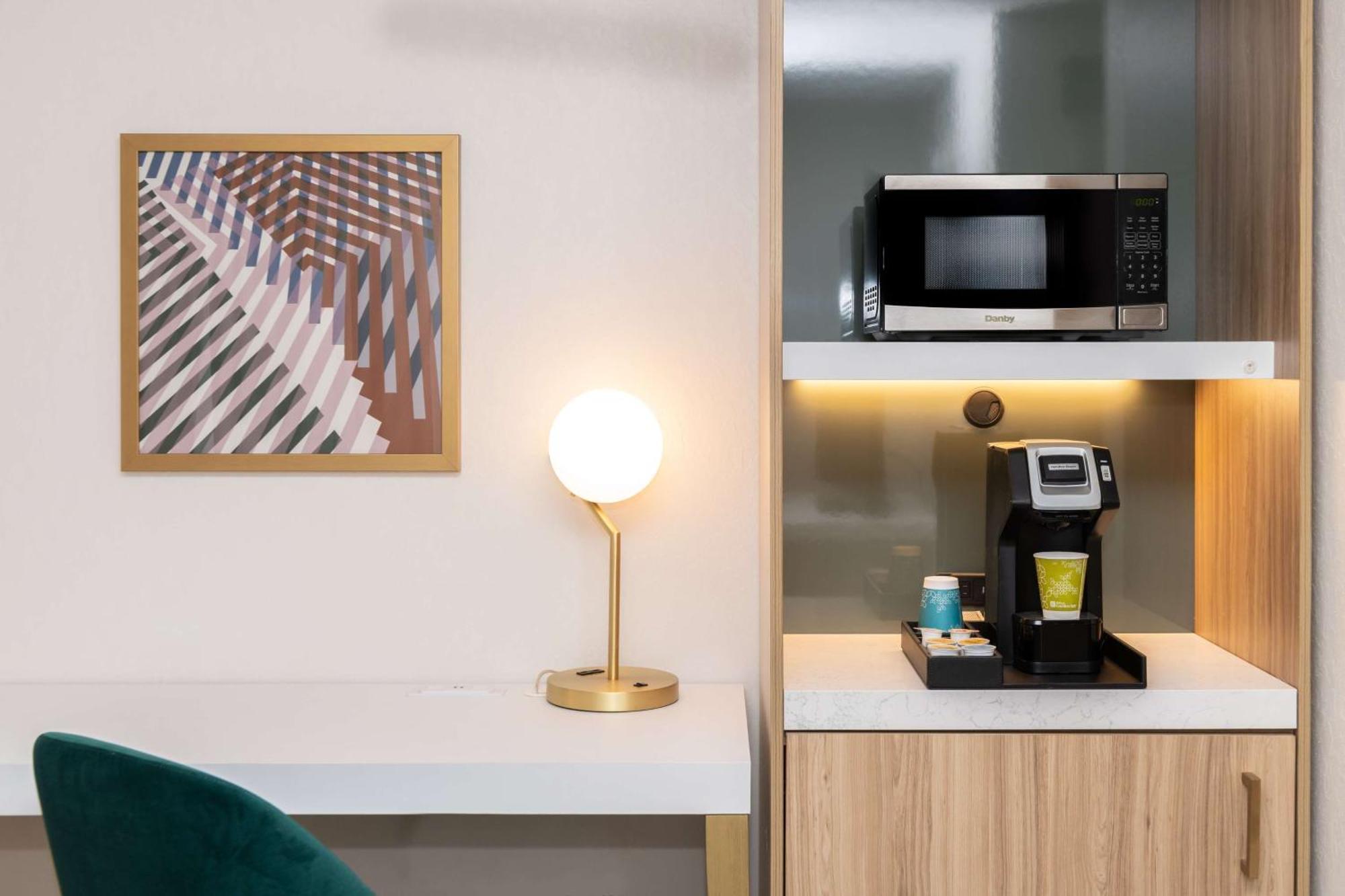 Hilton Garden Inn Flint Downtown エクステリア 写真