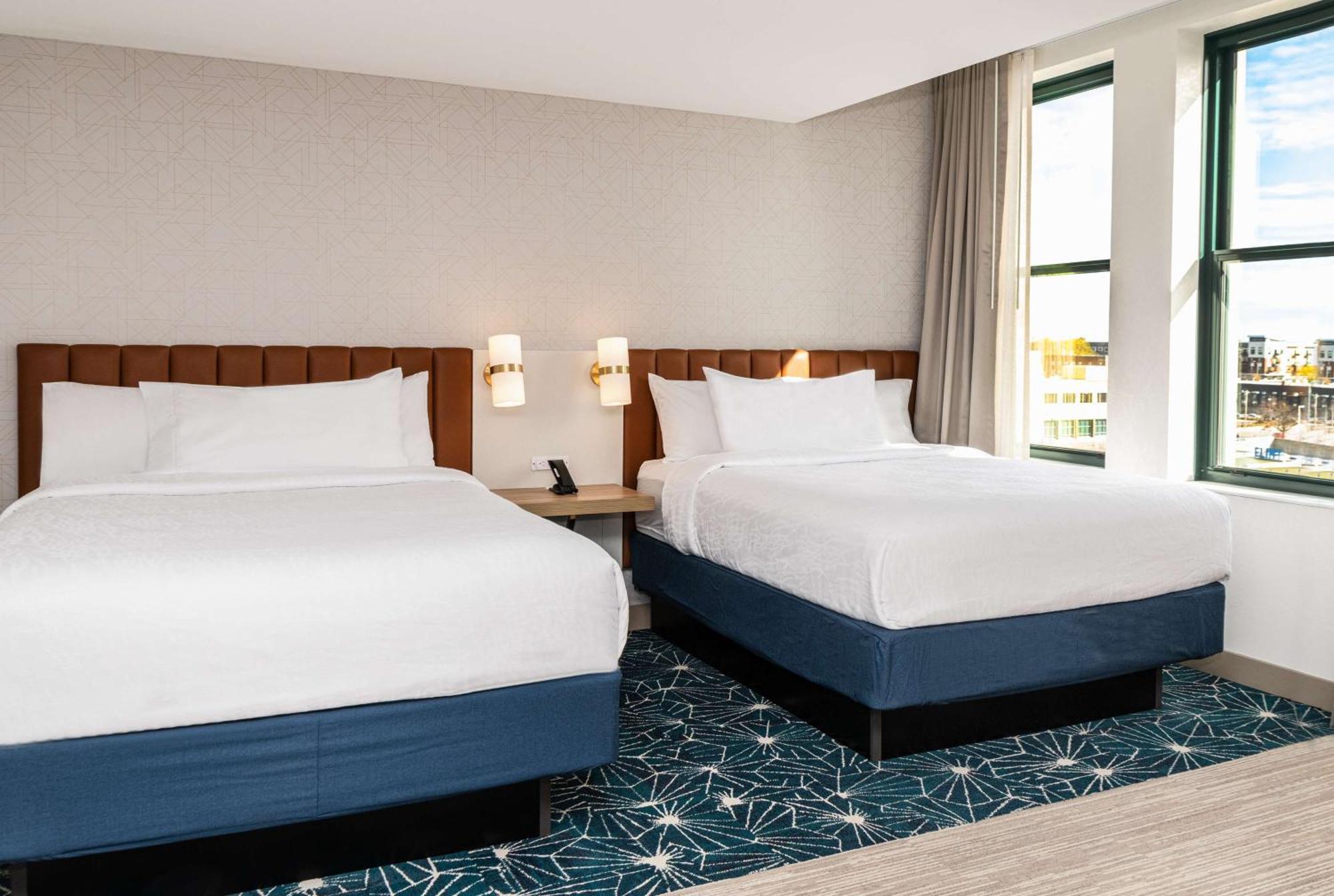 Hilton Garden Inn Flint Downtown エクステリア 写真