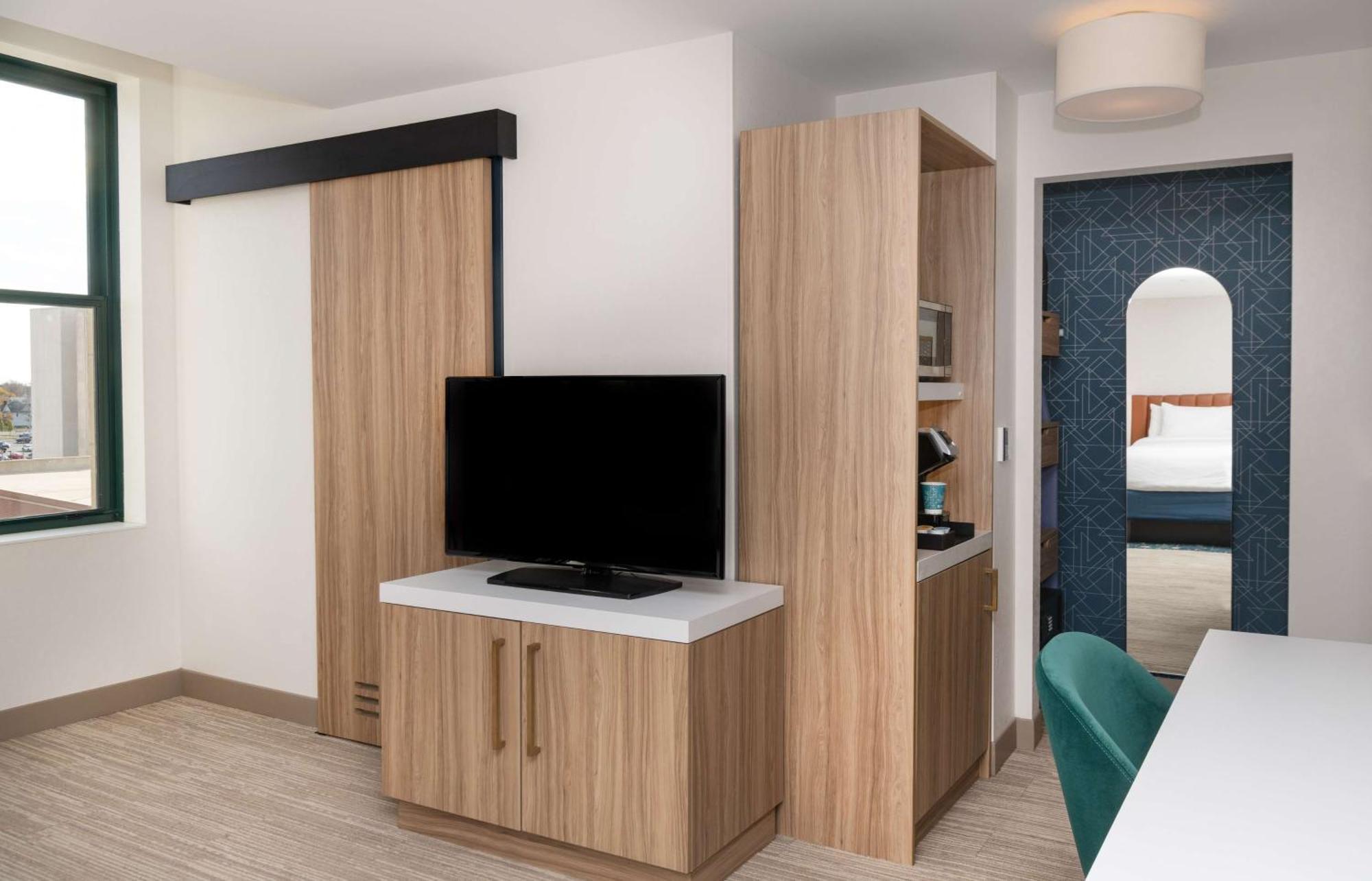 Hilton Garden Inn Flint Downtown エクステリア 写真