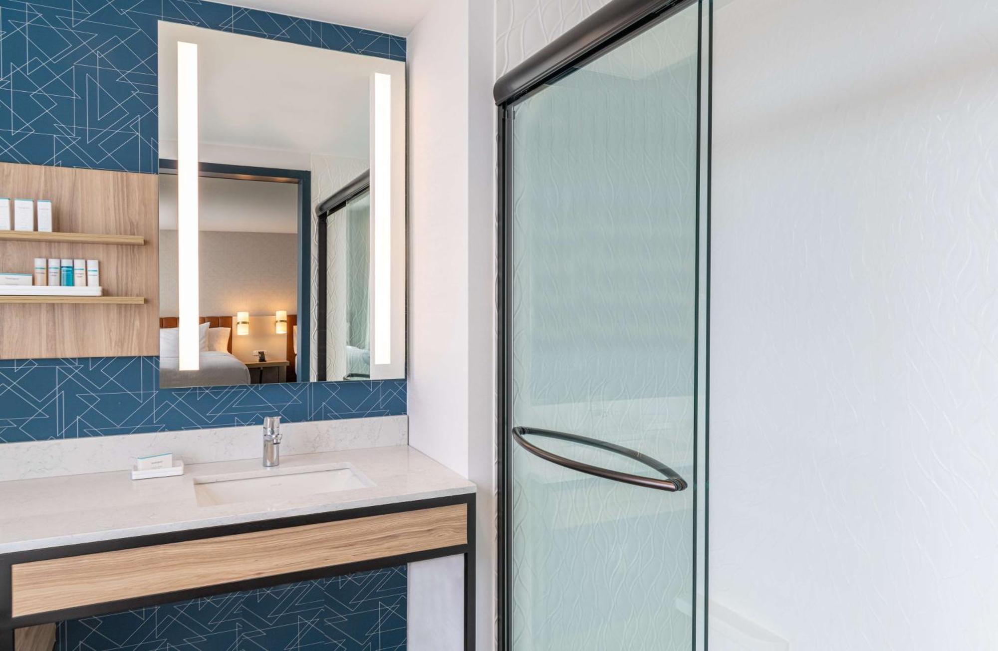 Hilton Garden Inn Flint Downtown エクステリア 写真