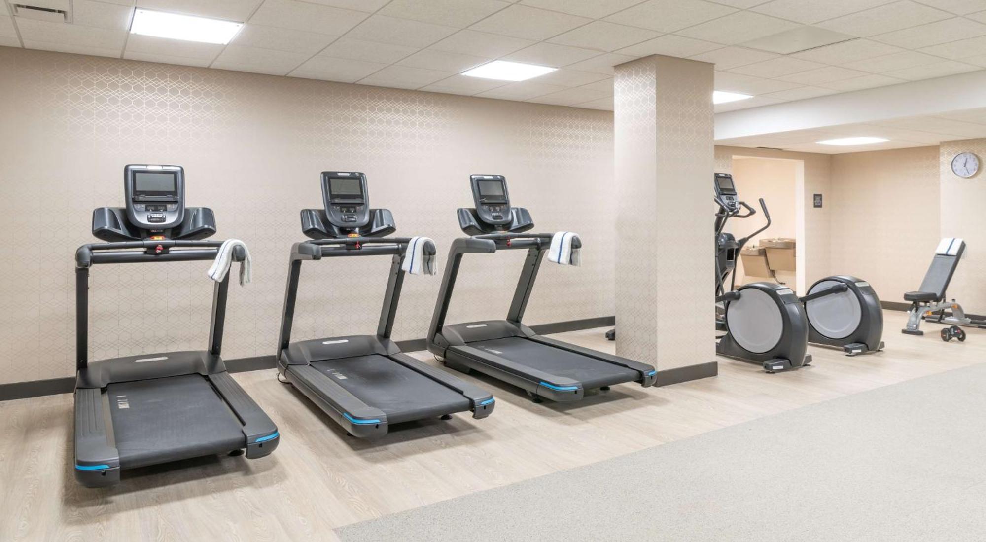 Hilton Garden Inn Flint Downtown エクステリア 写真